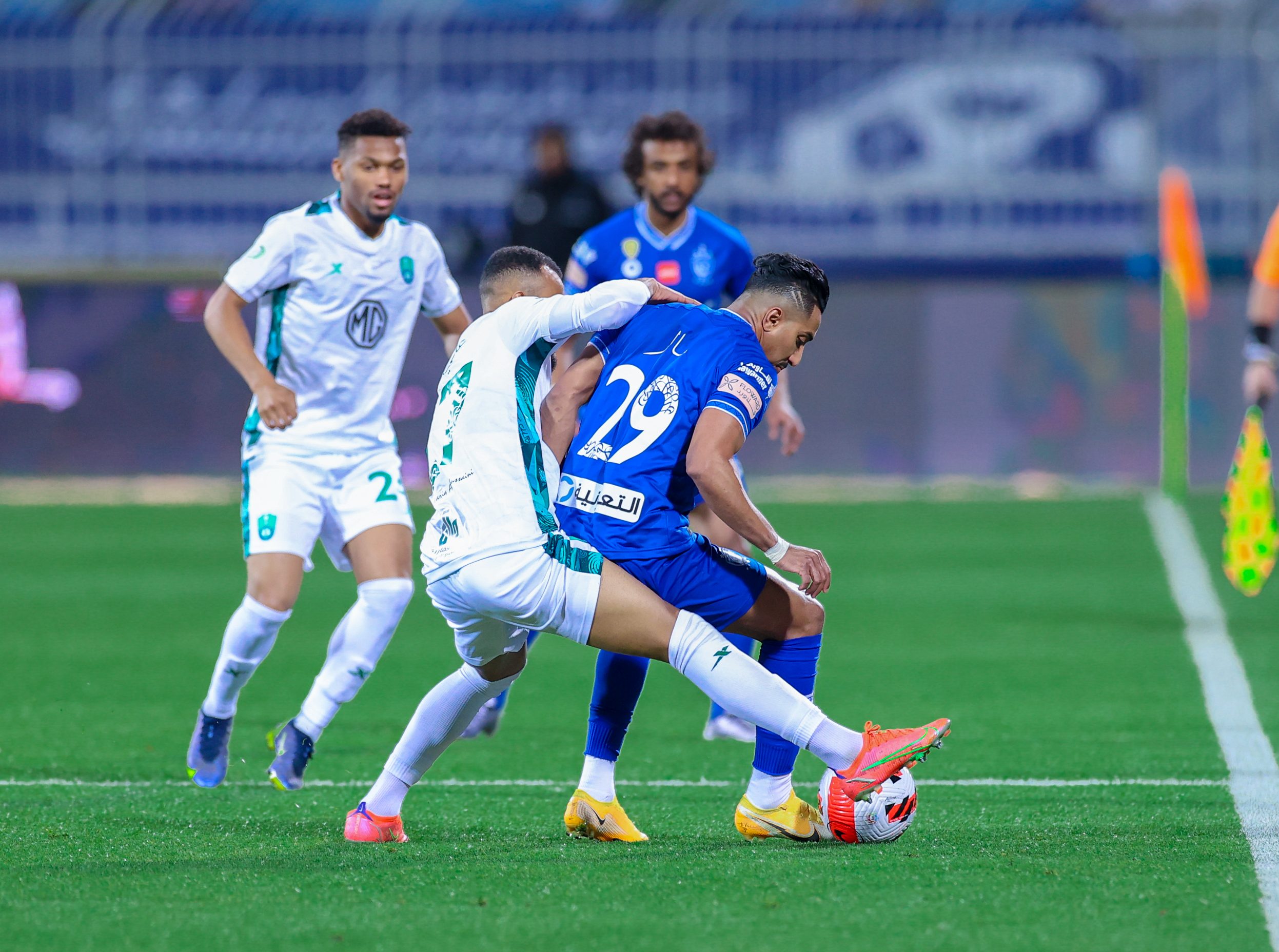 الهلال يتفوق على الأهلي برباعية